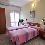 Hotel Hollywood Nuova Gestione 2026 2* ריצ'יונה
