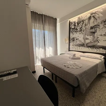 Hotel Hollywood Nuova Gestione 2026