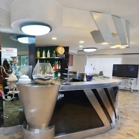 Hollywood Риччоне