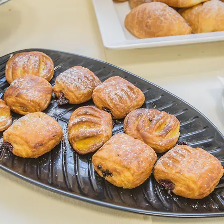 Hollywood מלון ריצ'יונה