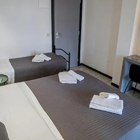 Hotel Hollywood Convenzionato Aquafan Hotel 2*