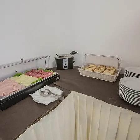 好莱坞酒店 里乔内