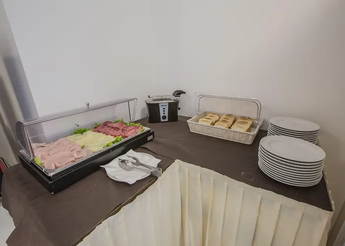 Отель Hollywood Риччоне