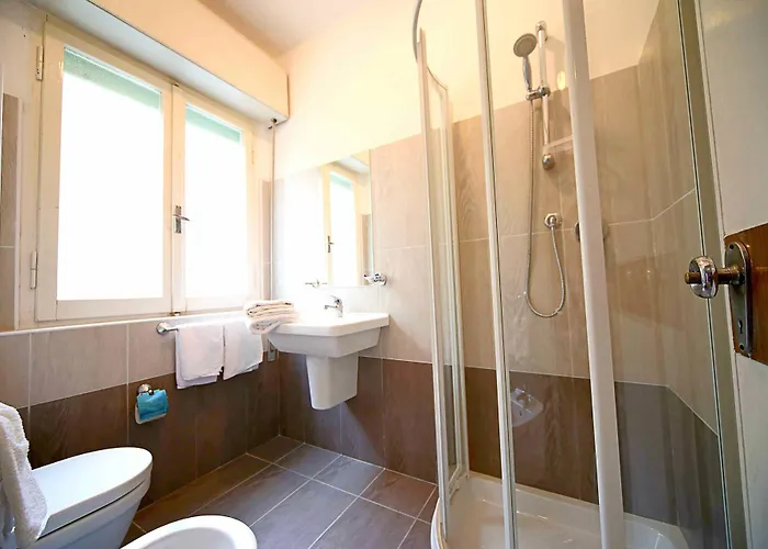 Hollywood מלון 2*