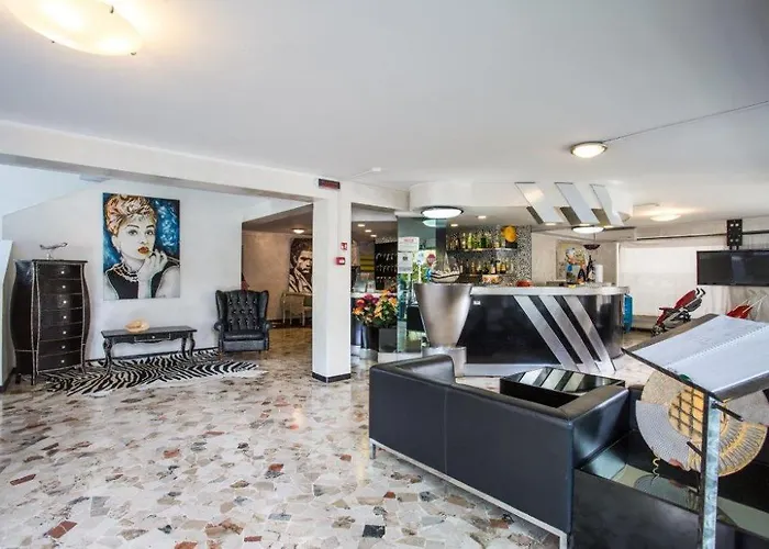 호텔 Hotel Hollywood Nuova Gestione 2026