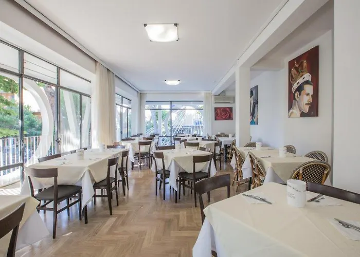 호텔 Hotel Hollywood Nuova Gestione 2026 리치오네