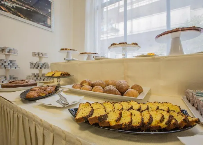 Hollywood Отель Риччоне