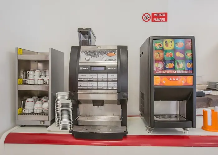 Отель Hollywood Риччоне