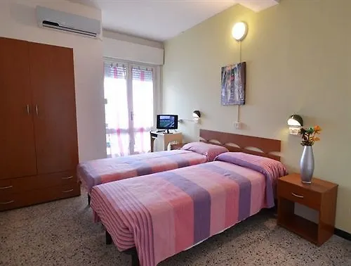 Hotel Hollywood Nuova Gestione 2026 2* 리치오네
