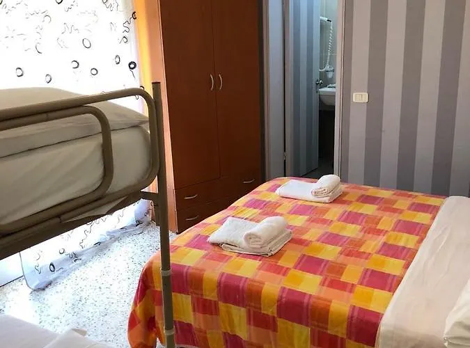 Отель Hollywood Риччоне