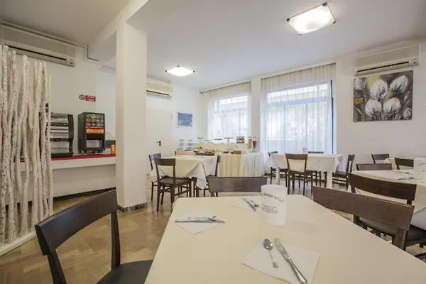 Hotel Hollywood Nuova Gestione 2026 호텔 2*